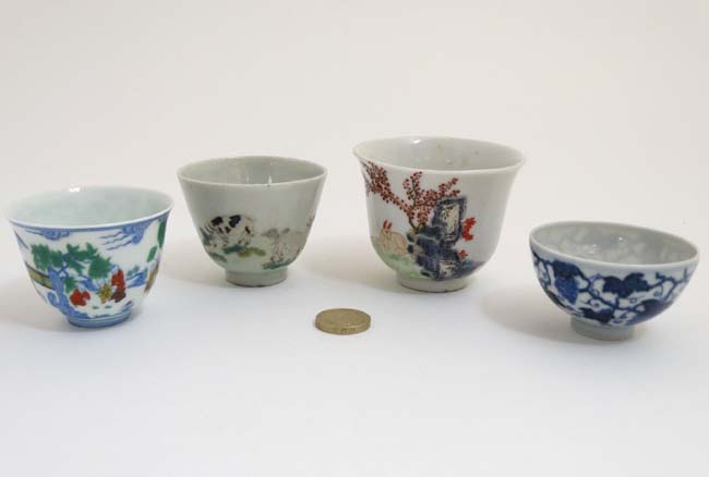 A collection of 4 small Chinese tea bowls to include a famille rose tea bowl decorated with image