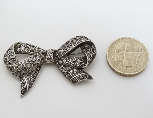 A white metal bow formed brooch set with marcasite 2" wide CONDITION: Please Note - - Image 2 of 3