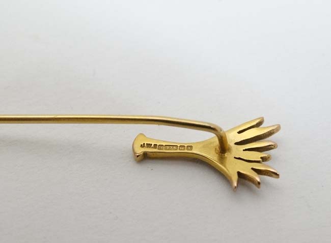 A 9ct gold stick pin surmounted by a leek. Maker J.W. - Image 2 of 4