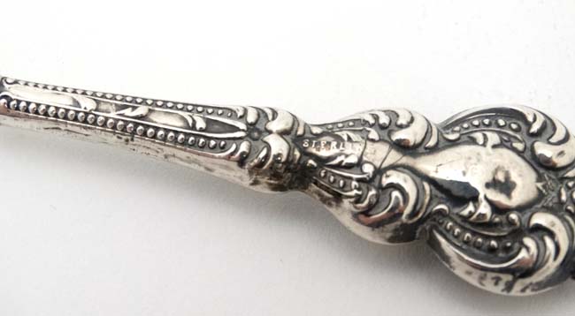 A silver handled button hook marked 'Sterling' together with a Celtic penanular brooch marked ' - Image 5 of 6