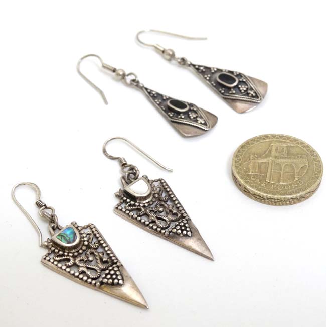 2 pairs of silver drop earrings CONDITION: Please Note - we do not make reference - Image 3 of 4
