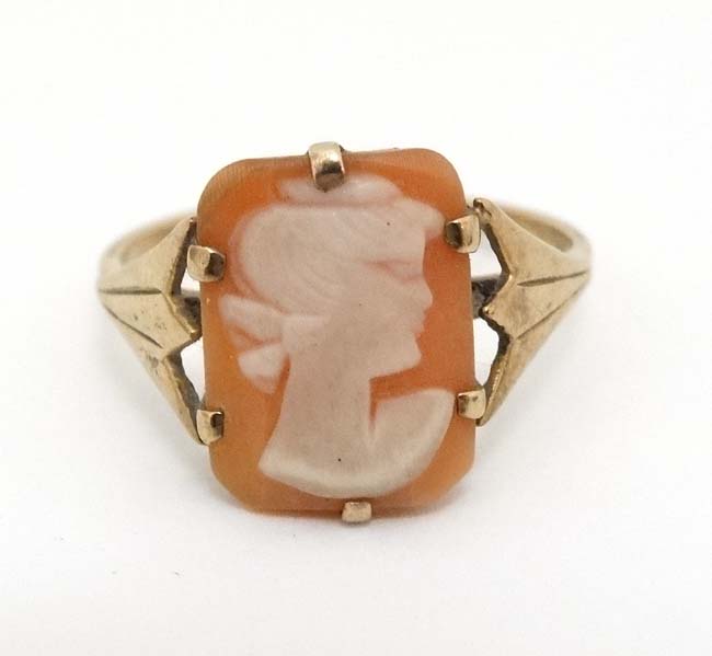 A 9ct gold ring set with cameo to top. - Image 2 of 4