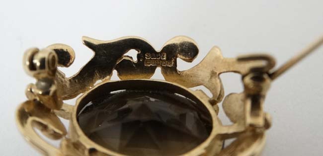 A 9ct gold brooch set with central facet cut smokey quartz within a scrolling mount. - Image 3 of 5