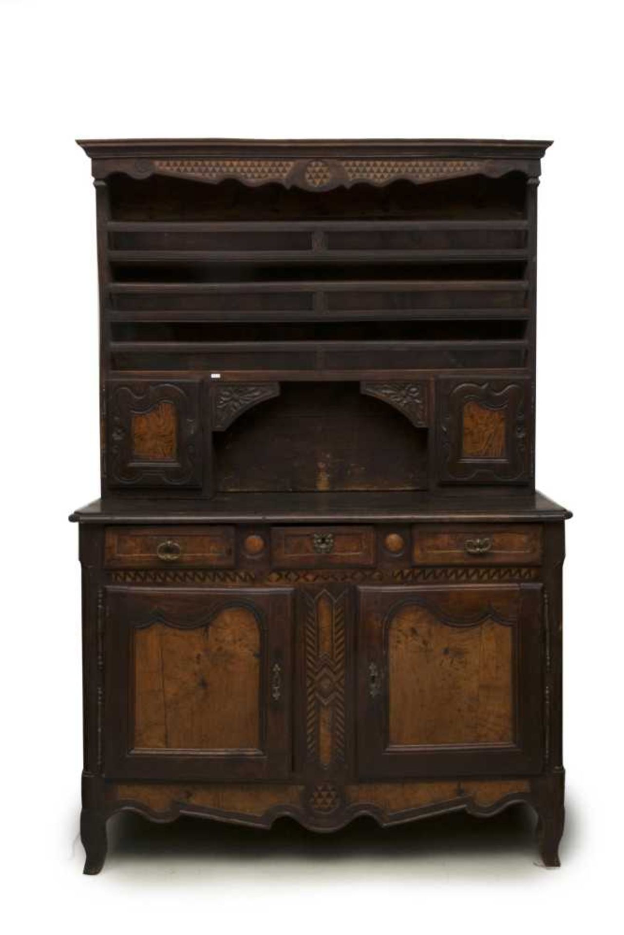 vaisselier provincial de style Louis XV du XVIIIe en orme et bois peint , 2 portes et 3 tiroirs