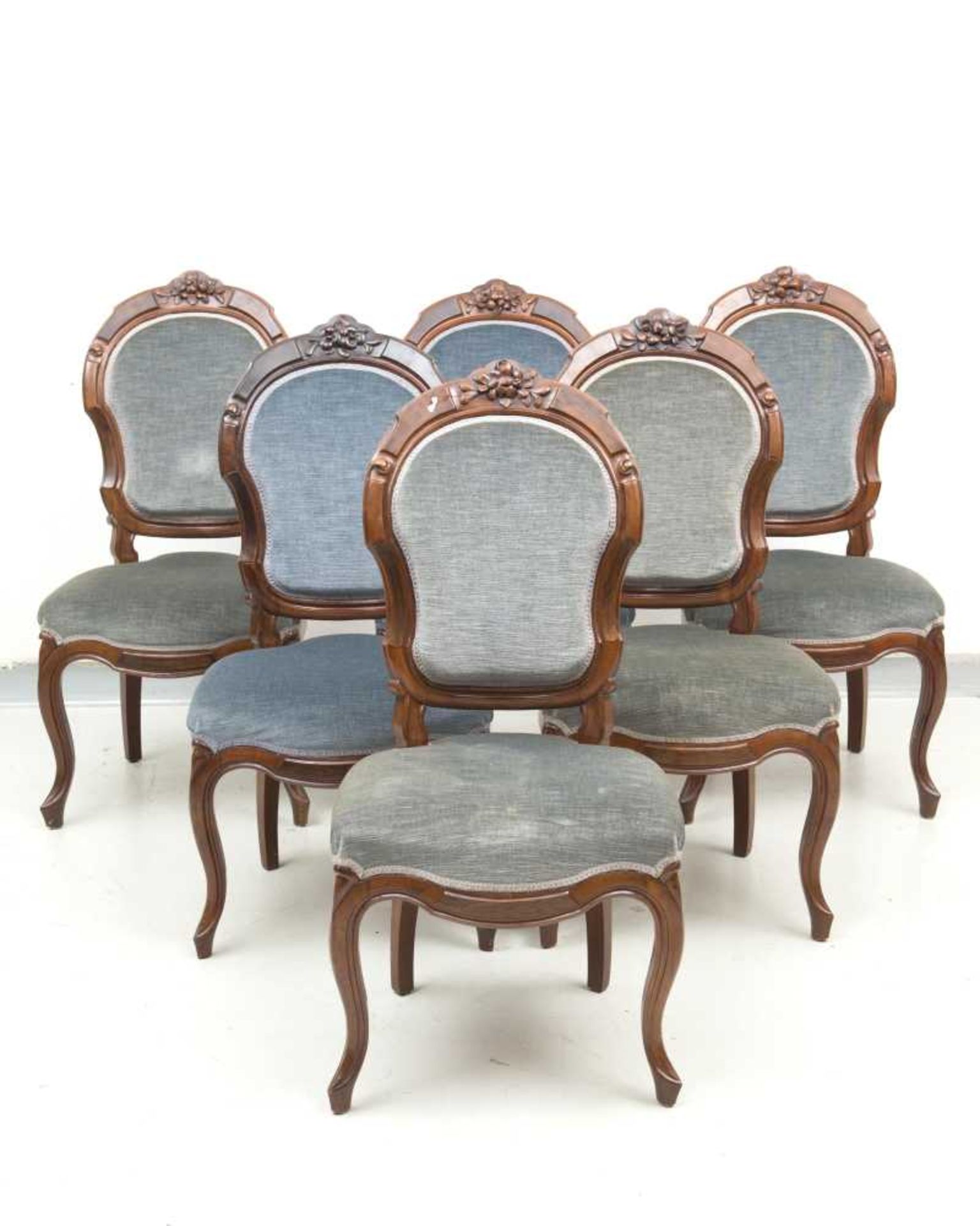 6 chaises d'époque Nap. III en ébène recouvertes de velours bleu. H. 102x48x48 cm