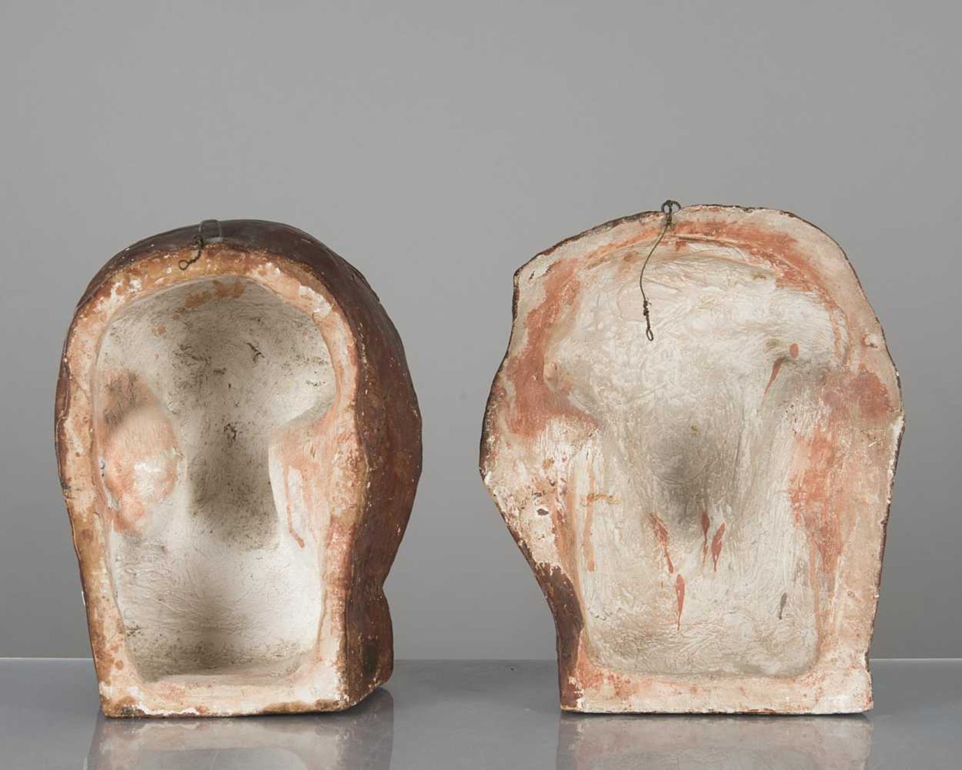 moulages de têtes de saintes du Musée de sculptures comparées de 1914 . H. 36.8 & 32 cm - Image 2 of 2