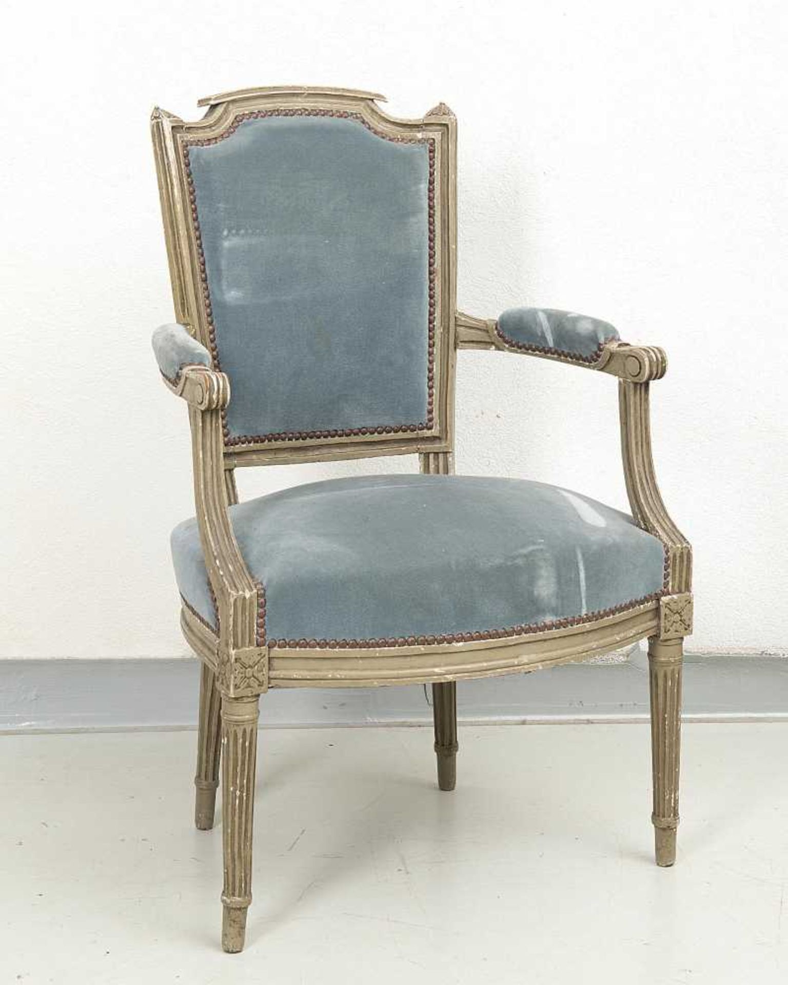salon de style Louis XVI à bâti laqué vert comprenant 1 canapé 3 places et 2 fauteuils recouverts de - Image 3 of 3