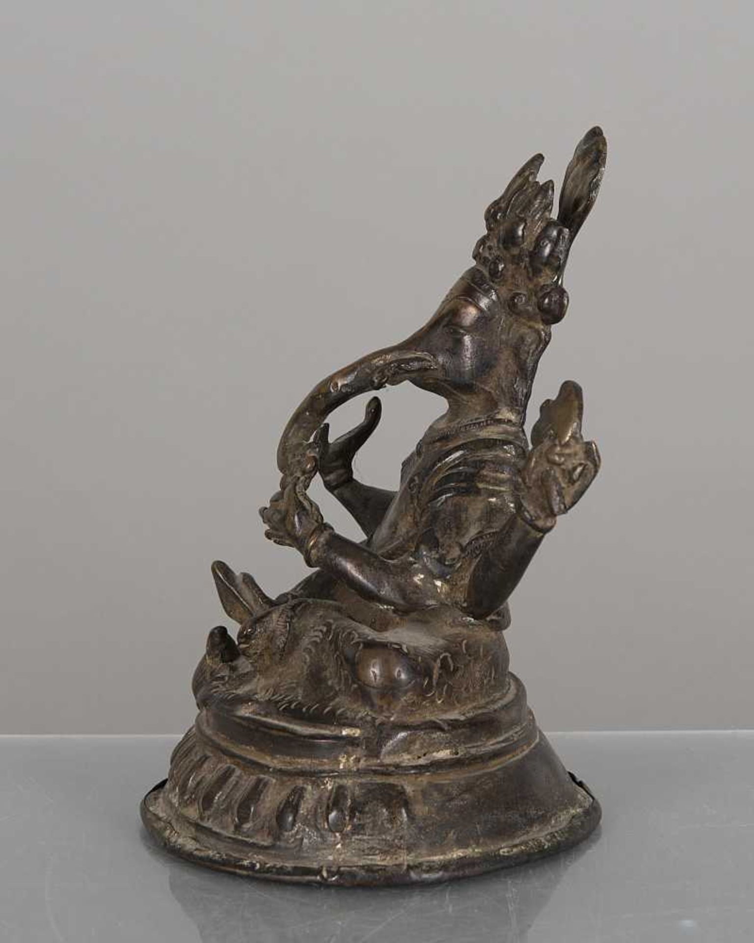 statue en bronze à patine noire de Ganesh à 4 bras tenant 4 attributs et accompagné de son - Image 4 of 5
