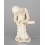 Sculpture en marbre du tireur d'épine d'après l'antique. H. 41 cm. Condition: manques d'orteils +