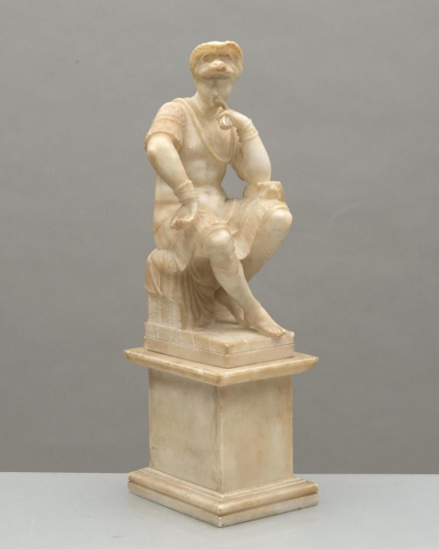 D'après Michel Ange XIXe, "Laurent II de Medicis". Sculpture en albâtre. H. 41 cm avec socle. - Image 2 of 4