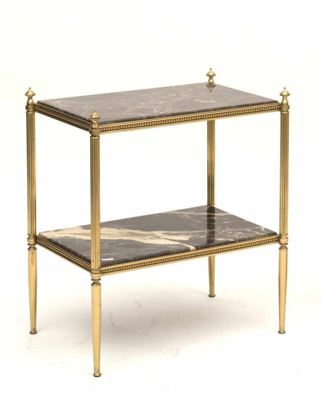 Maison Baguès, dans le goût de. Deux tables dappoint en bronze doré et deux plateaux en marbre - Image 2 of 2