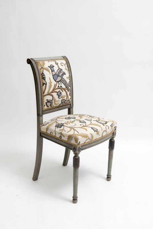 Petit salon style Directoire laqué composé de deux fauteuils et deux chaises. H. 90x56x50 (par - Image 3 of 4