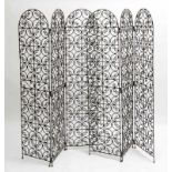 Deux grilles en fer forgé ajourées en trois vantaux. H. 175 cm.