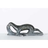 Joanesialuk, sculpture Inuit d'une loutre. Sculpture Inuit en pierre stéatite d'une loutre tenant un