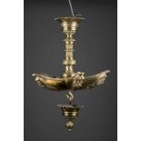 Lampe juive en bronze à 5 feux. Lampe juive en bronze à fût central à décor balustre ouvrant sur 5