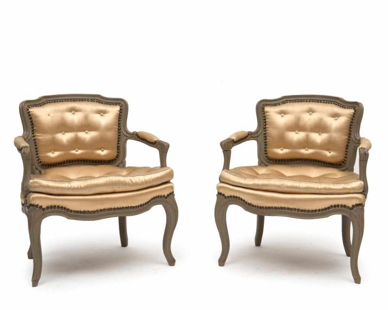 Paire de fauteuils bas de style Louis XV. Paire de fauteuils bas de style Louis XV recouverts de