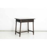 Petite table Henri II. Petite table Henri II à pieds en bois tourné et entretoise en H., bandeau