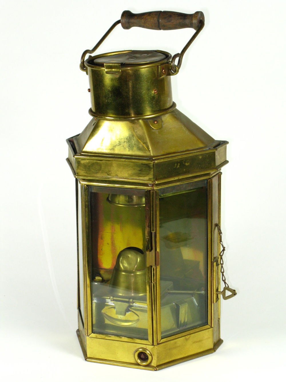 *Cabin Bulkhead Lamp. Manufactured by the 1868-founded company, Bulpitt & Sons of Birmingham (1916),