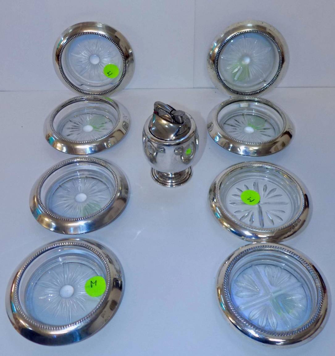 *Mixed silver. A circular glass hors d'oeuvres dish with white metal rim, 21 cm diameter, together - Image 2 of 2