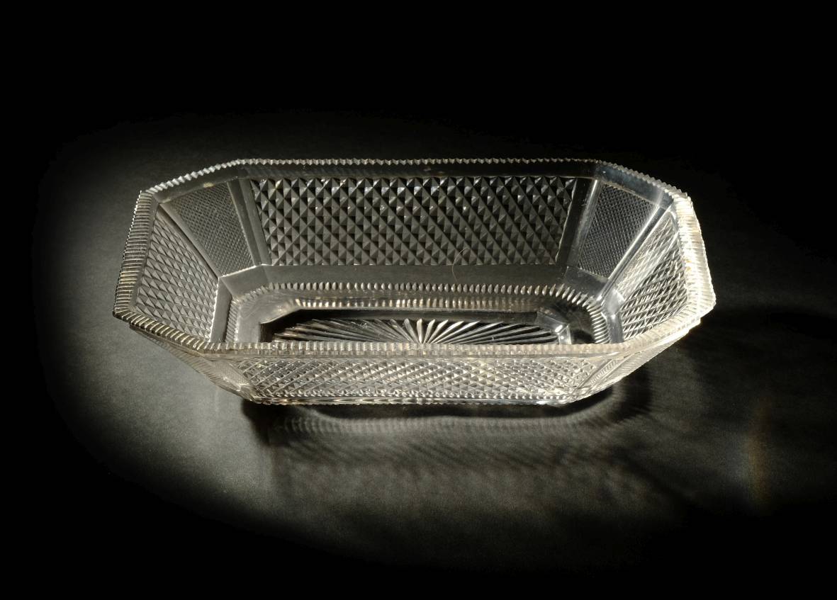 *Dishes. A George III hexagonal cut glass dish, circa 1800, with diamond cut panels and star cut - Image 3 of 3