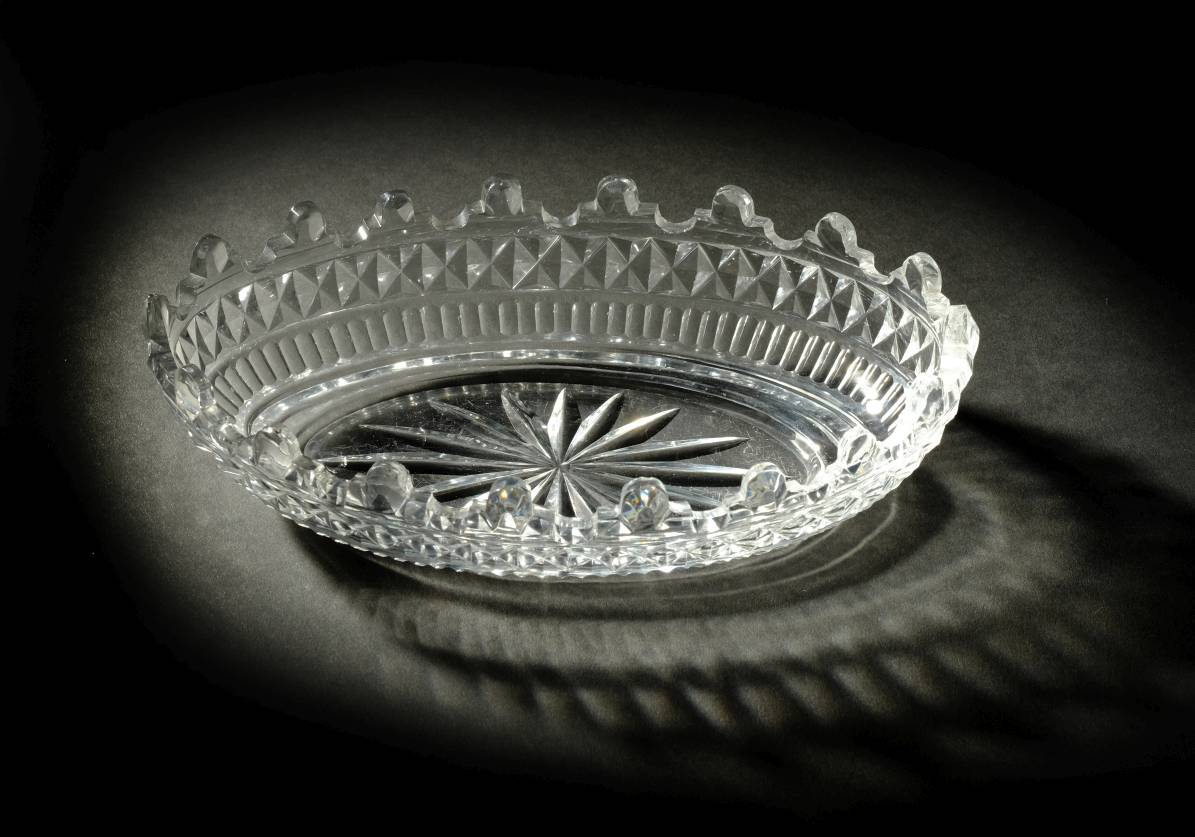 *Dishes. A set of four George III small epergn‚ dishes, circa 1800, the body cut with a band of - Image 2 of 3