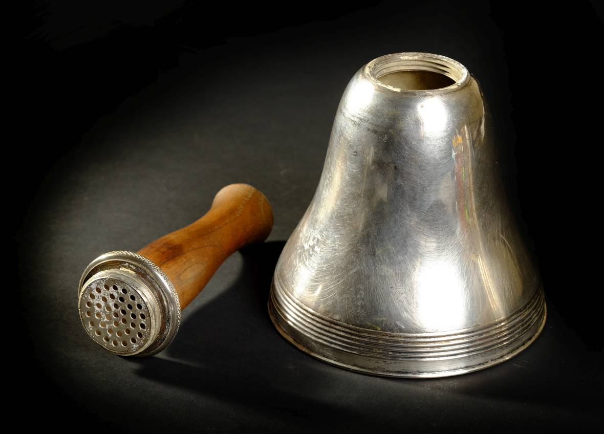 *Mixed silver. A large electroplated cocktail shaker, in the form of a hand bell with reeded - Image 5 of 13