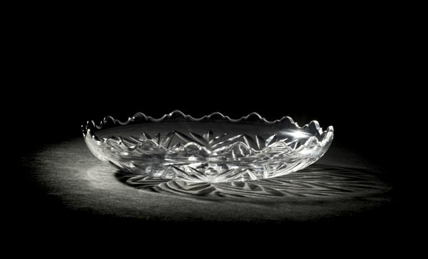 *Bowl. A George III circular glass bowl, circa 1790, cut with snowflake design and shallow Van