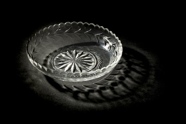*Bowl. A George III circular glass bowl, circa 1810, cut with a repeating spray design, shaped rim