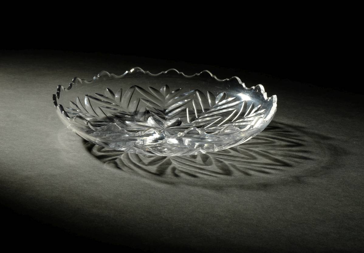 *Bowl. A George III circular glass bowl, circa 1790, cut with snowflake design and shallow Van - Image 2 of 2