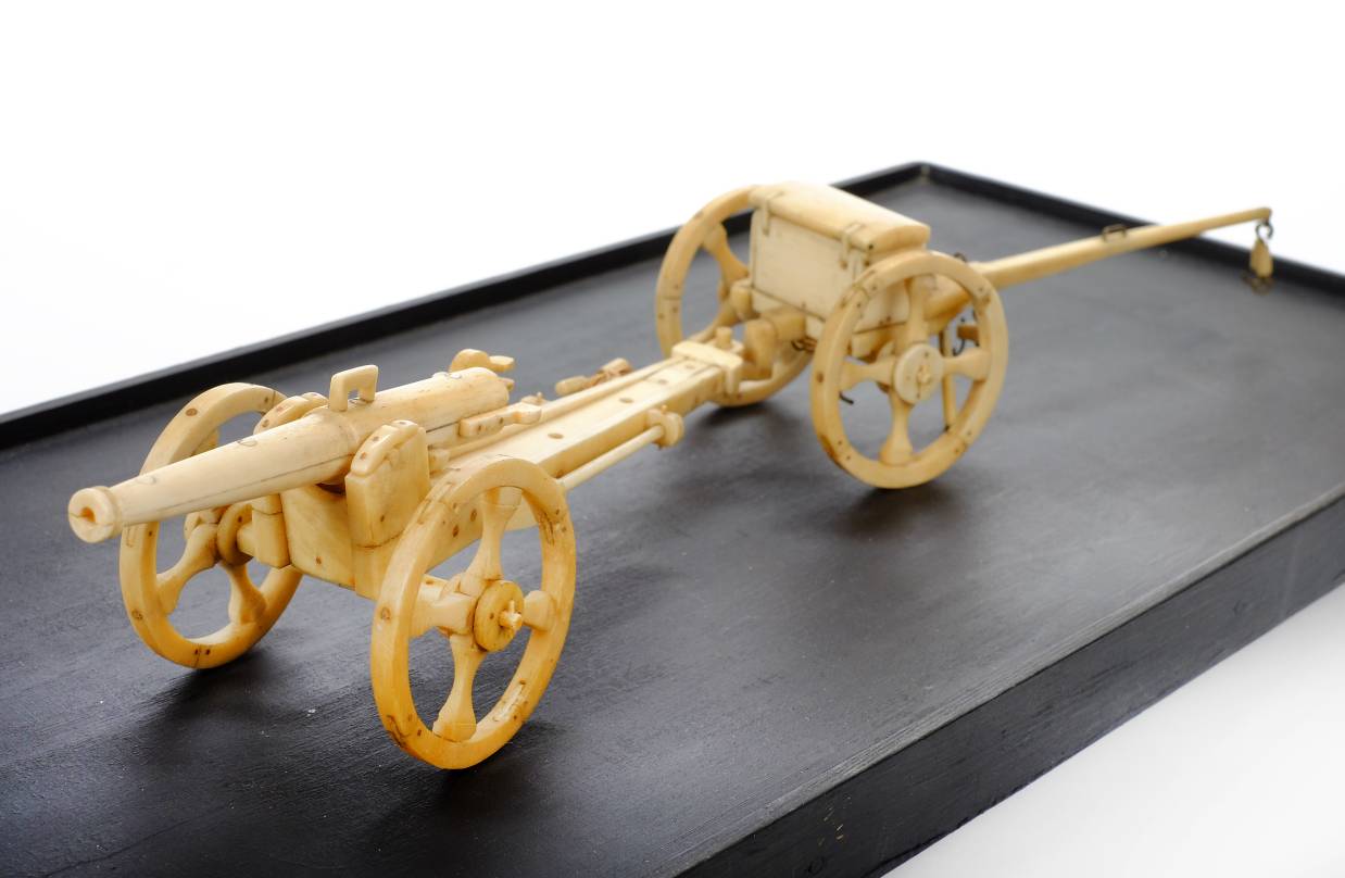*Prisoner of War. A Napoleonic bone prisoner of war work gun carriage, the two-wheel field gun - Image 6 of 7