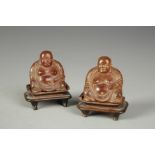 A PAIR OF CHINESE PRESSED 'AMBER' BUDAI FIGURES, late Qing-Republic, 2" high (2)