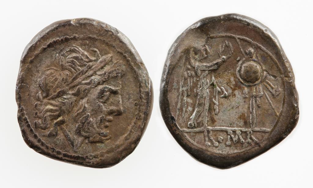 ROMAN REPUBLIC, ANONYMOUS. AR VICTORIATUS, c.208-211 B.C. Head of Jove right, Victory standing