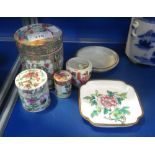 A SMALL COLLECTION OF CHINESE FAMILLE ROSE CERAMICS