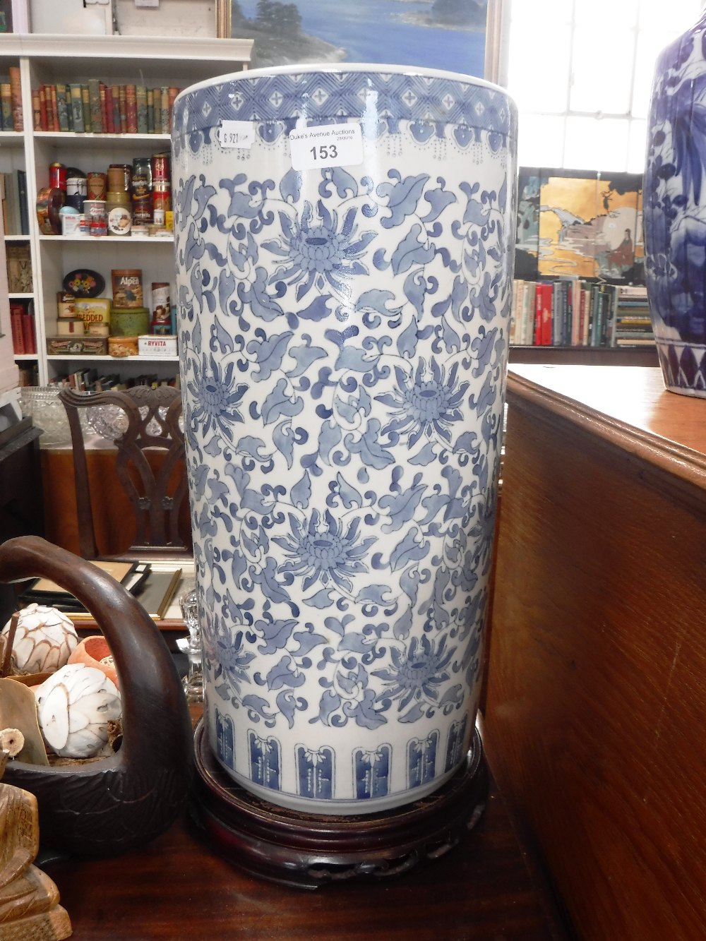 AN ORIENTAL BLUE AND WHITE CERAMIC STICK-STAND