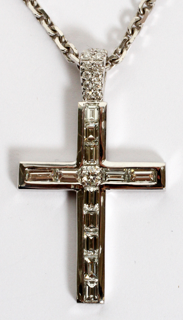 14KT WHITE GOLD AND 2.40CT DIAMOND CROSS NECKLACE, L 18"Having a 14 kt white gold cross pendant
