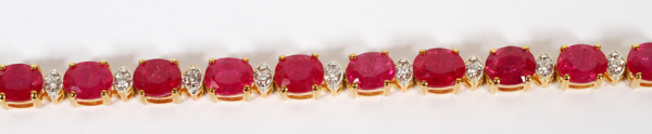 11.80CT NATURAL RUBY & .50CT DIAMOND BRACELET, L 7"Having 11.80ct oval natural rubies alternating - Image 2 of 2