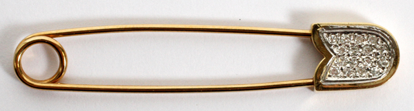 14 KT GOLD SAFETY PIN WITH PAVE DIAMONDS TW. 3 GR H 3/8'' W 2''makers mark JMGood condition. Lk.-