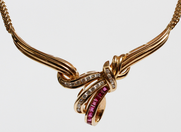 14 KT YELLOW GOLD NECKLACE WITH RUBIES AND DIAMONDS. TW. 15 GR. L 15''eight rubies, sixteen round - Image 3 of 3