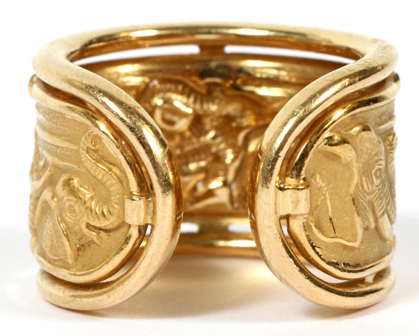 CARRERA Y CARRERA 18KT YELLOW GOLD 'ELEPHANTS' RING, SIZE 7-8Elephant heads in relief. Stamped along - Image 2 of 3