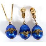 14KT YELLOW GOLD AND ENAMEL PENDANT AND EARRINGS, L 30"Egg formed pendant and drop earrings, L.1 1/