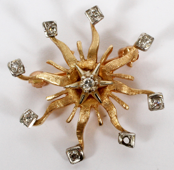 14KT YELLOW GOLD SUNBURST DESIGN BROOCHContaining seven round, brilliant cut diamonds placed on