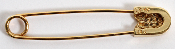 14 KT GOLD SAFETY PIN WITH PAVE DIAMONDS TW. 3 GR H 3/8'' W 2''makers mark JMGood condition. Lk.- - Image 2 of 2