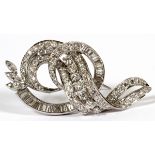 14 KT WHITE GOLD AND DIAMOND BROOCH, L 2"Having 25 baguettes and 80 round diamonds set in white