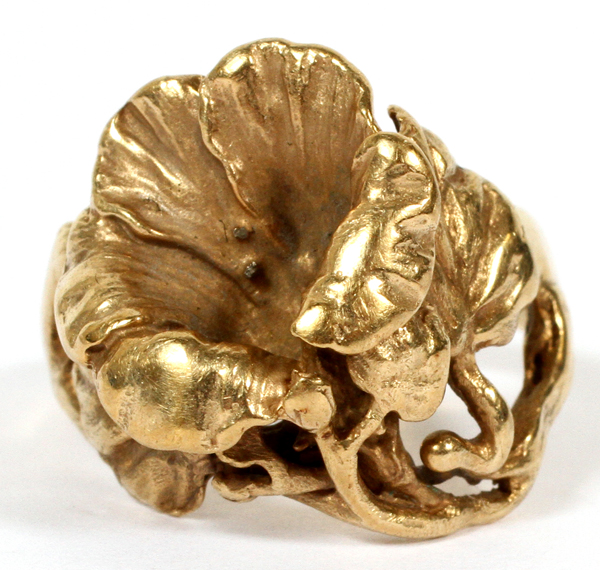 14KT YELLOW GOLD FLORAL FORM RING, SIZE 7 1/2Marked 585 (14kt). Weighing approximately 7.9 grams.