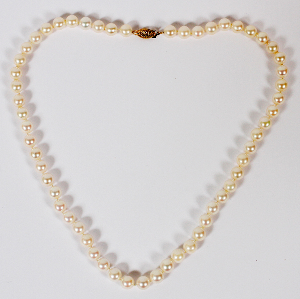 6MM PEARL NECKLACE, L 17"With 14kt yellow gold clasp.Good condition jw- For High Resolution Photos