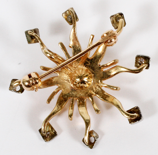 14KT YELLOW GOLD SUNBURST DESIGN BROOCHContaining seven round, brilliant cut diamonds placed on - Image 2 of 2