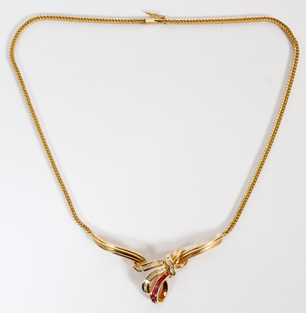 14 KT YELLOW GOLD NECKLACE WITH RUBIES AND DIAMONDS. TW. 15 GR. L 15''eight rubies, sixteen round