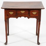 QUEEN ANNE DRESSING TABLE, 19TH C., H 28", L 30", D 19"Having three drawers and measures H.28 1/2" x