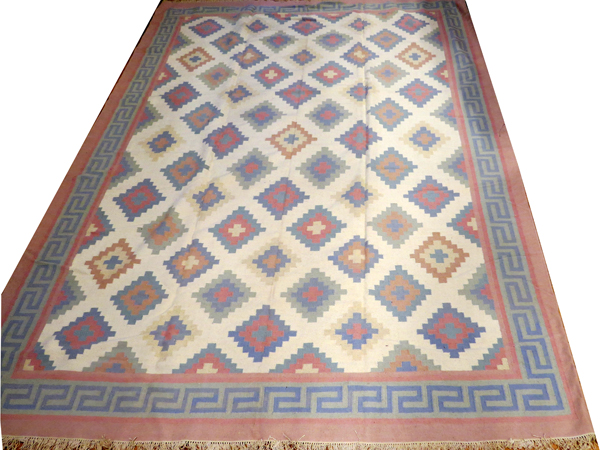 INDIAN DHURRIE, HAND WOVEN WOOL RUG, W 9' 2", L 12'Having a flat weave, with a cream ground, gray