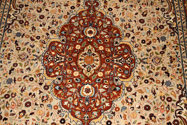 KESHAN DESIGN ORIENTAL WOOL RUG, C. LATER 20TH C., H 8', W 5' 1"Colors of tan, off white, rust, - Image 2 of 3